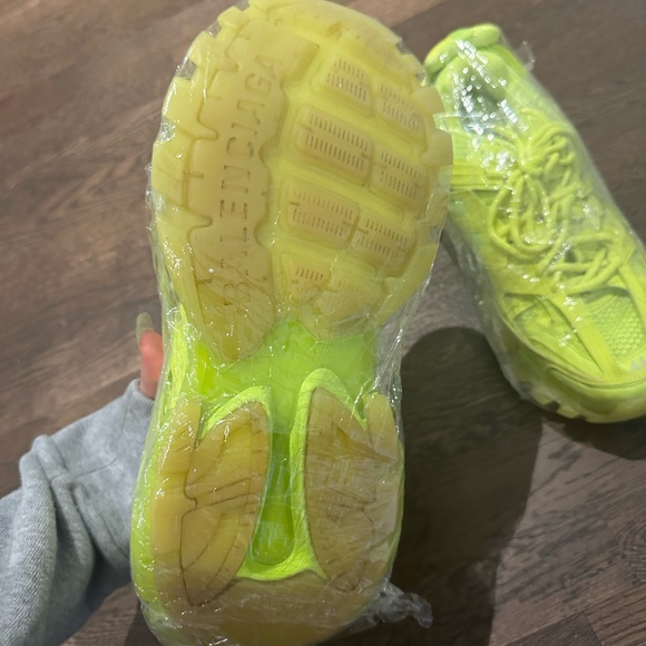 balenciaga lime track trainers - Picture 2 of 4